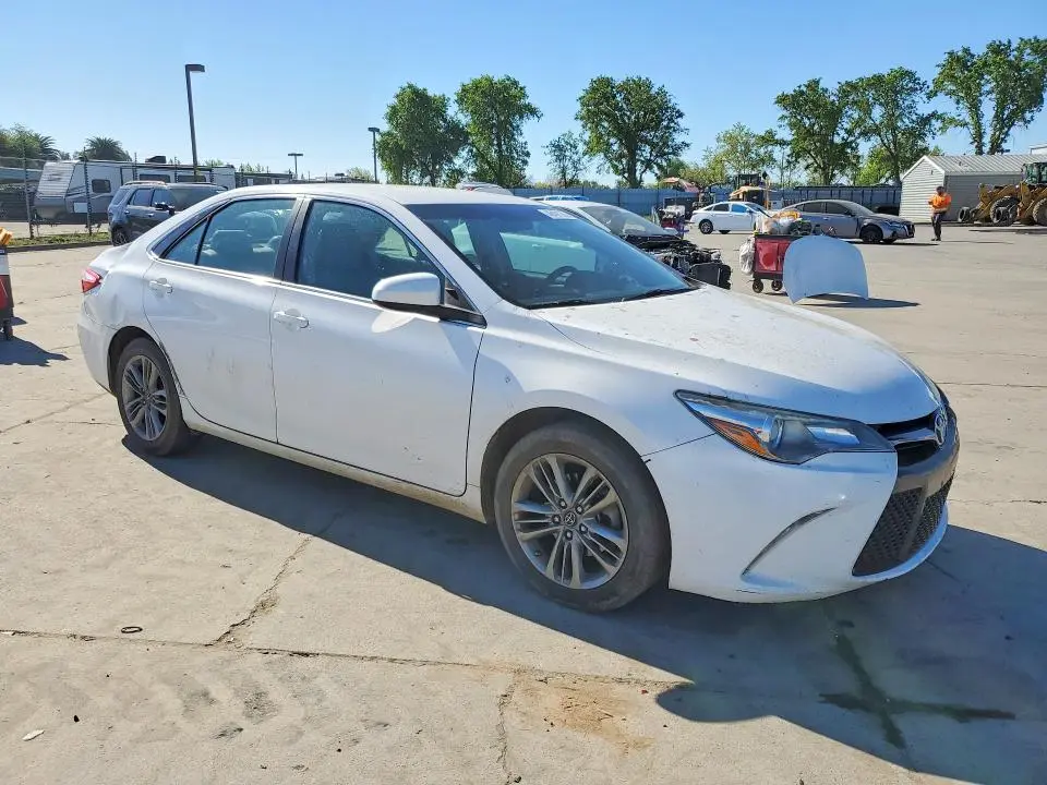 2016 TOYOTA CAMRY SE  