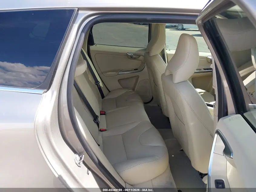 2015 VOLVO XC60 T6