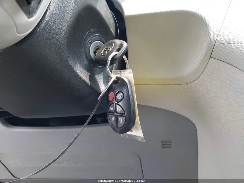 2012 TOYOTA SIENNA XLE V6 8 PASSENGER
