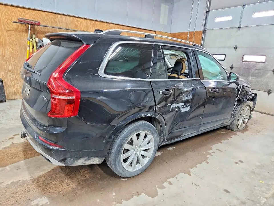 2016 VOLVO XC90 T6  