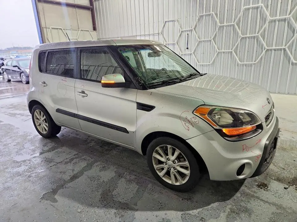2013 KIA SOUL +  