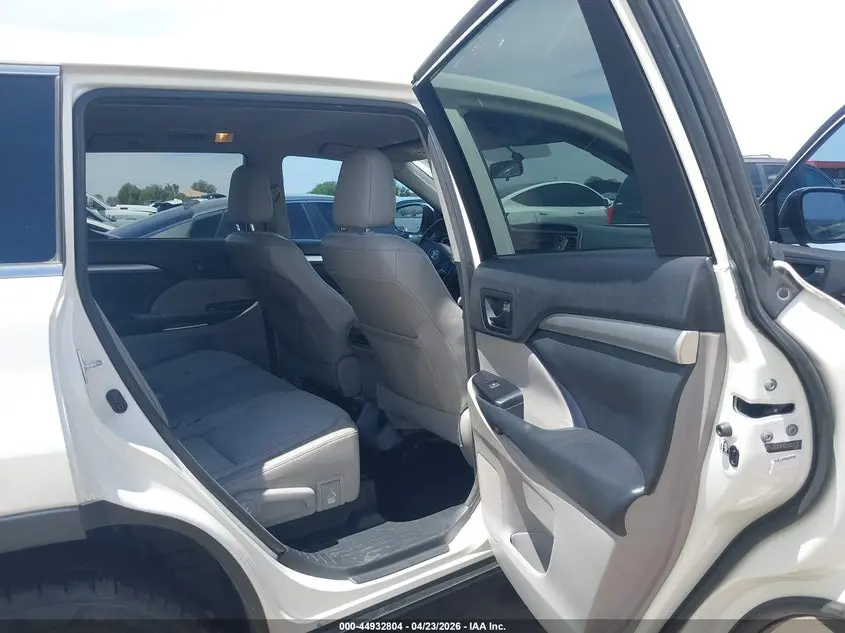 2014 TOYOTA HIGHLANDER LE PLUS V6