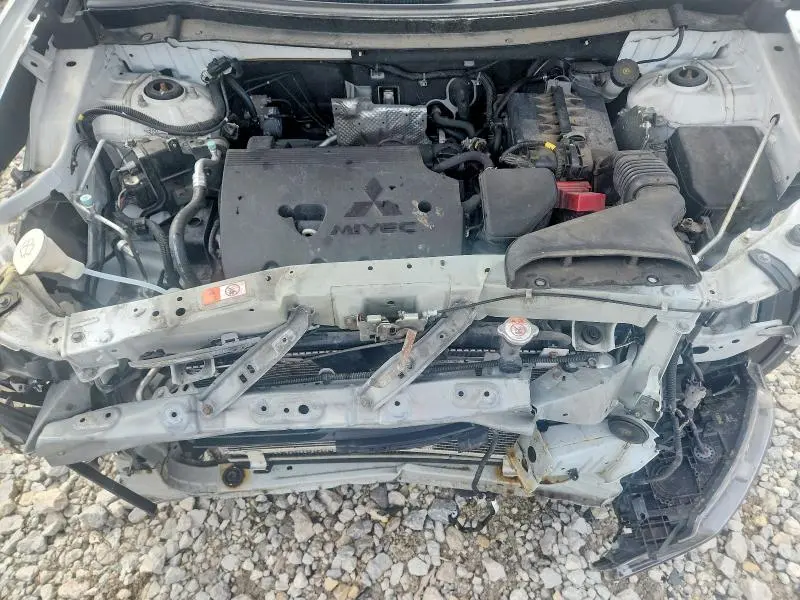 2014 MITSUBISHI OUTLANDER SE  