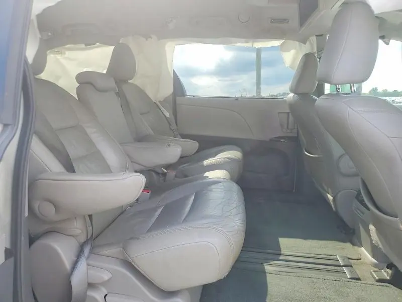 2017 TOYOTA SIENNA XLE PREMIUM 8-PASSENGER  
