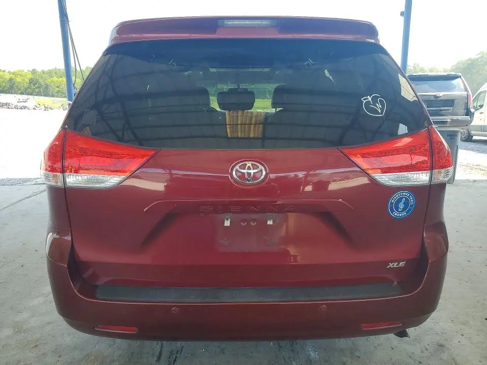 2014 TOYOTA SIENNA XLE 8-PASSENGER  