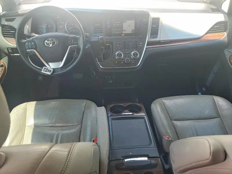 2017 TOYOTA SIENNA LIMITED PREMIUM 7-PASSENGER  