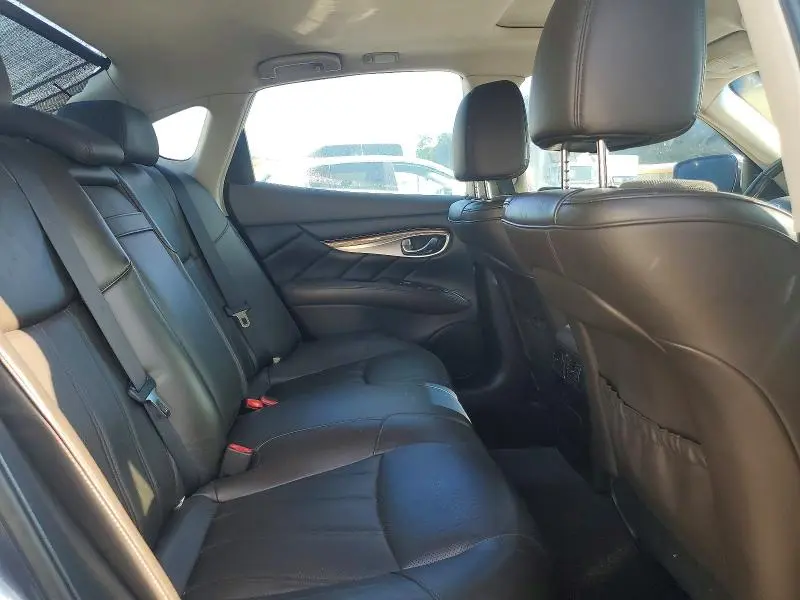 2011 INFINITI M37 X  