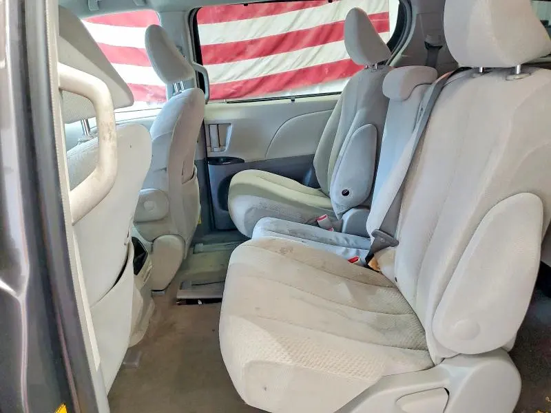 2013 TOYOTA SIENNA LE  