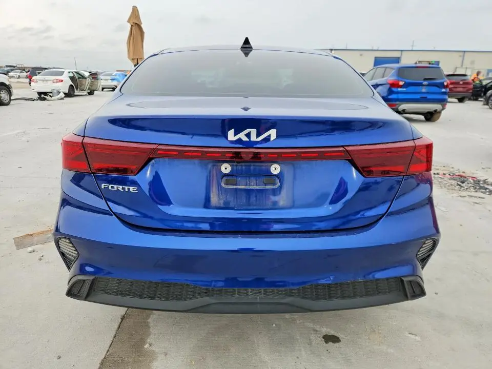 2023 KIA FORTE LXS  