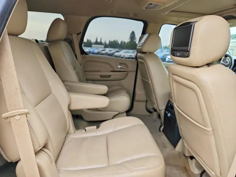 2011 CADILLAC ESCALADE LUXURY  