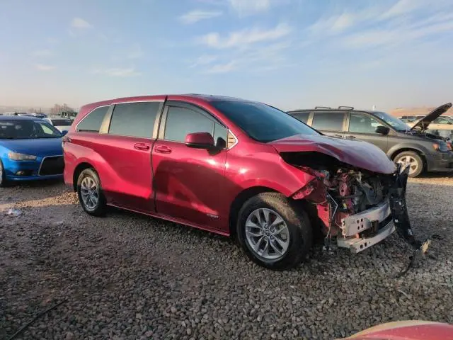 2021 TOYOTA SIENNA LE  