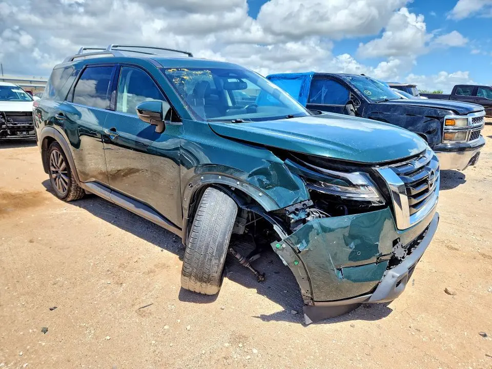 2022 NISSAN PATHFINDER SL  