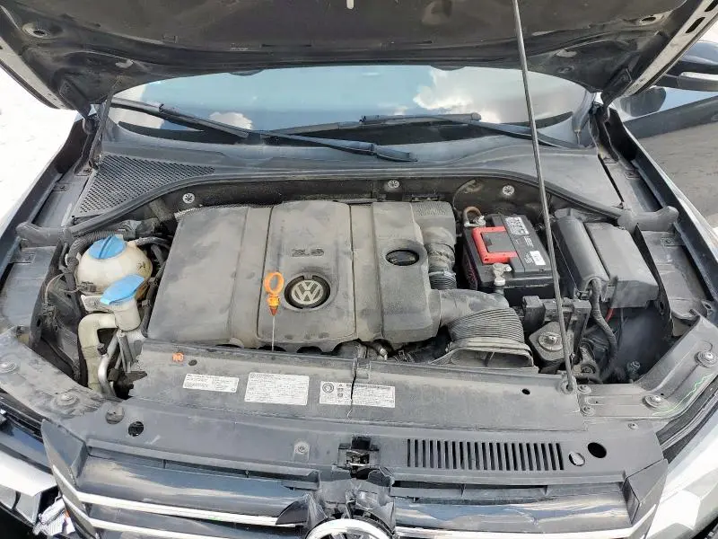 2013 VOLKSWAGEN PASSAT SE  