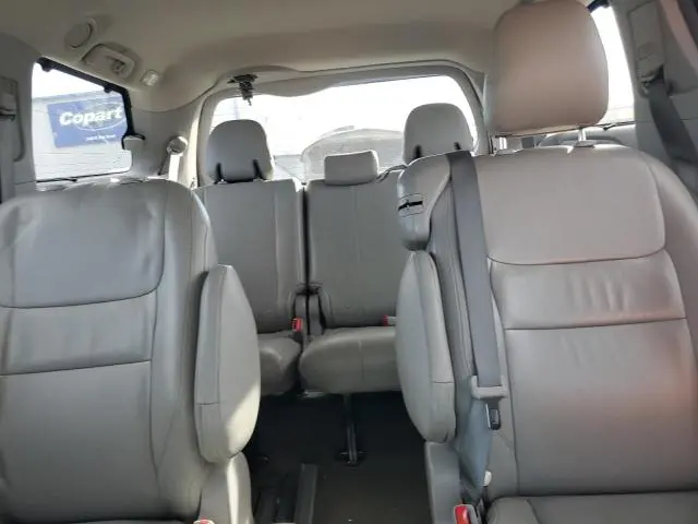 2015 TOYOTA SIENNA LE  