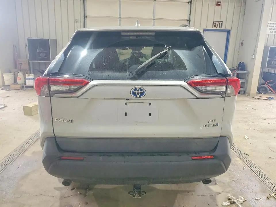2020 TOYOTA RAV4 LE  