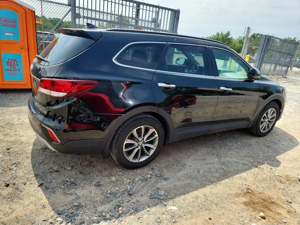 2018 HYUNDAI SANTA FE SE  