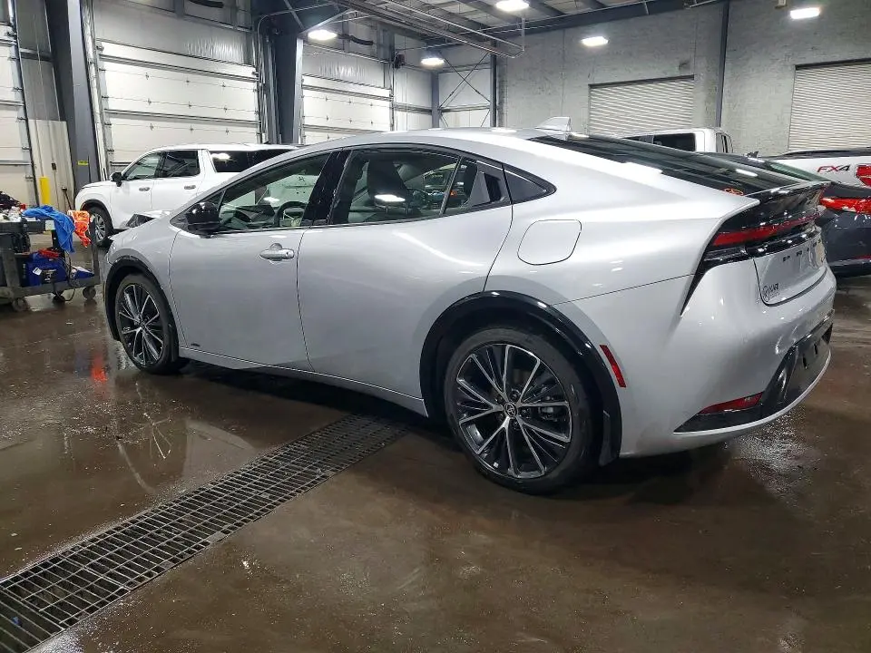 2025 TOYOTA PRIUS XLE  