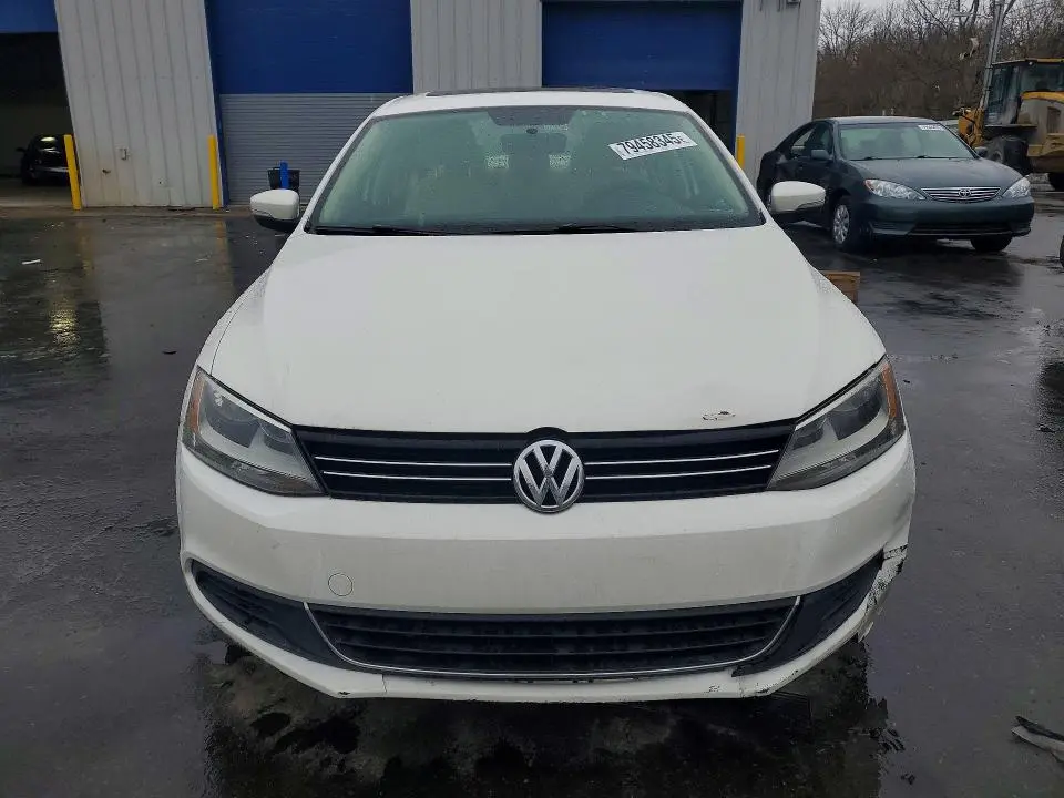 2013 VOLKSWAGEN JETTA   