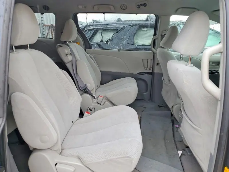 2011 TOYOTA SIENNA LE  