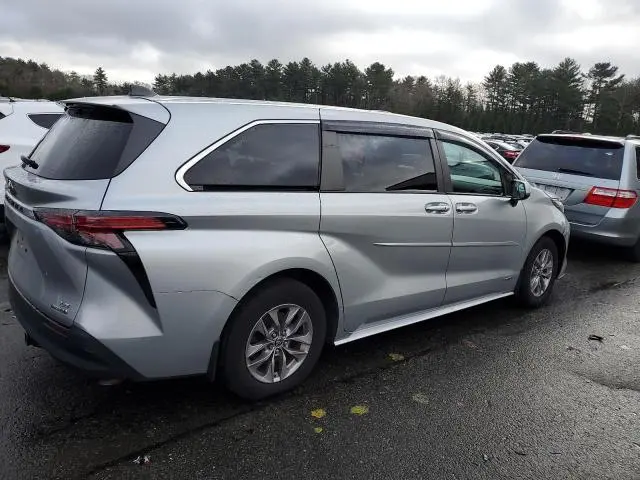 2021 TOYOTA SIENNA LE  