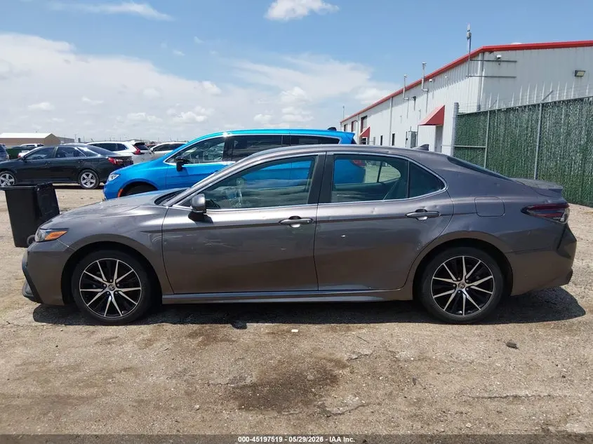 2022 TOYOTA CAMRY SE