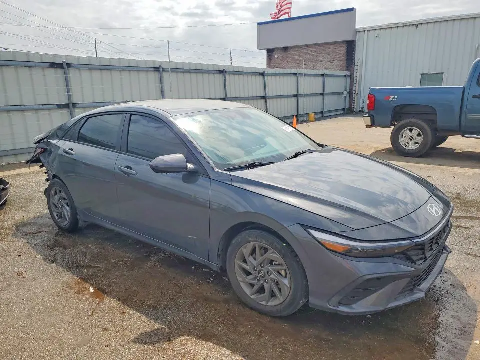 2024 HYUNDAI ELANTRA SEL  