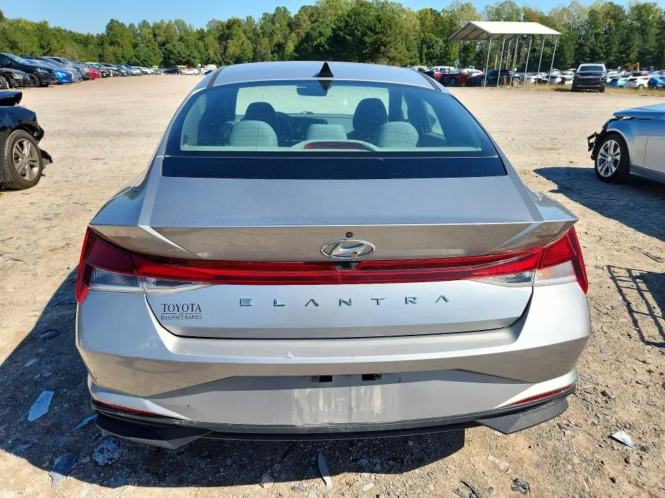 2021 HYUNDAI ELANTRA SEL  