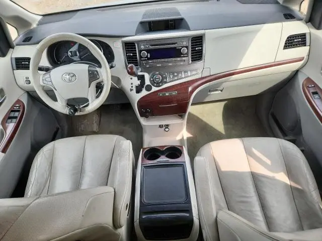 2012 TOYOTA SIENNA XLE