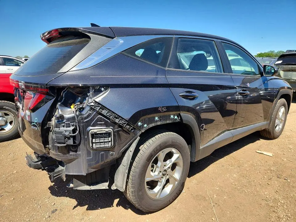 2023 HYUNDAI TUCSON SE  