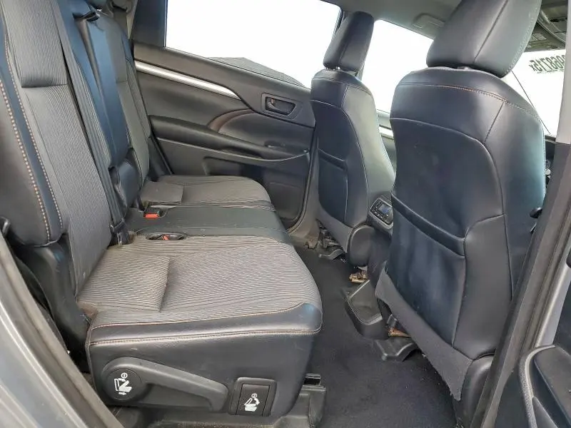 2015 TOYOTA HIGHLANDER LE  