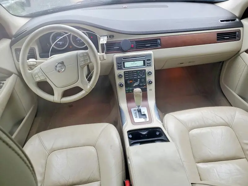 2011 VOLVO XC70 3.2  