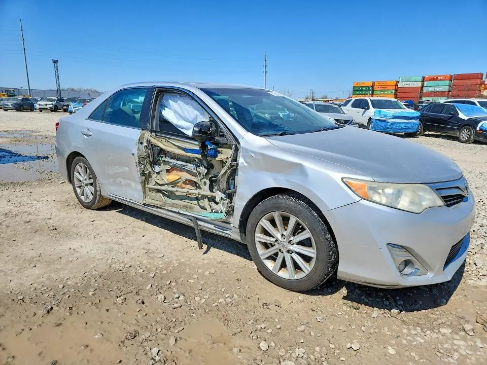 2014 TOYOTA CAMRY XLE  
