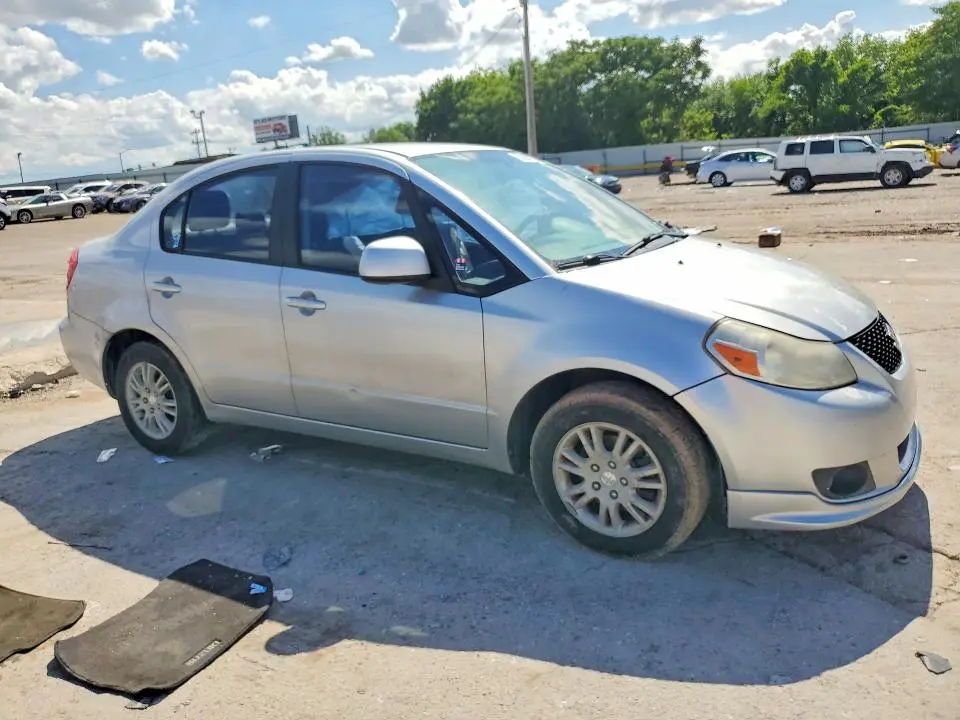 2013 SUZUKI SX4 LE  