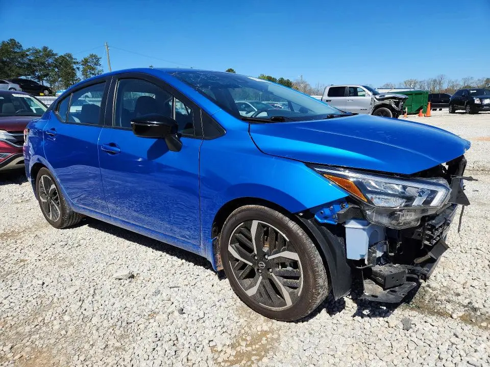 2023 NISSAN VERSA SR  
