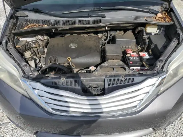 2017 TOYOTA SIENNA XLE  