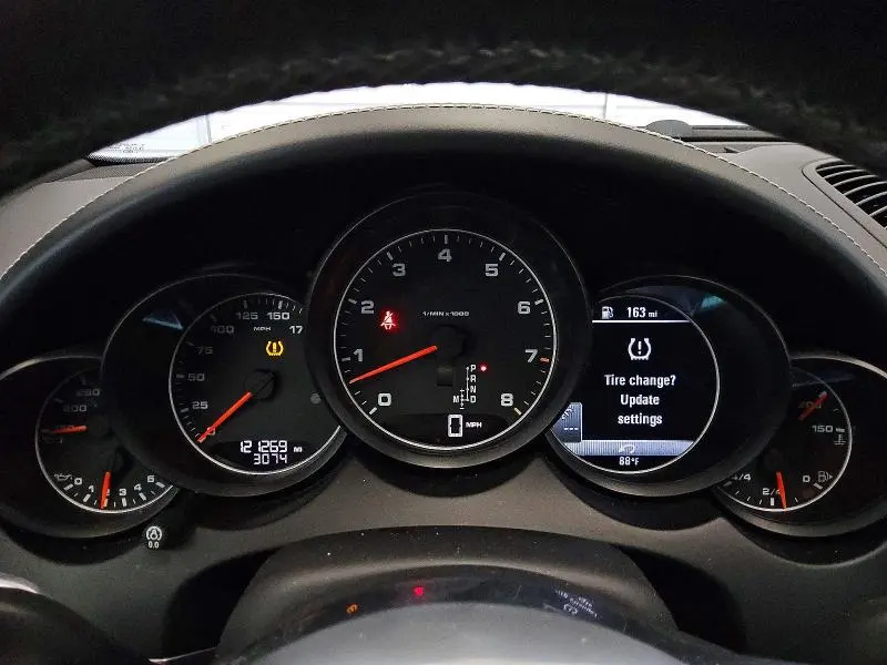 2016 PORSCHE CAYENNE   