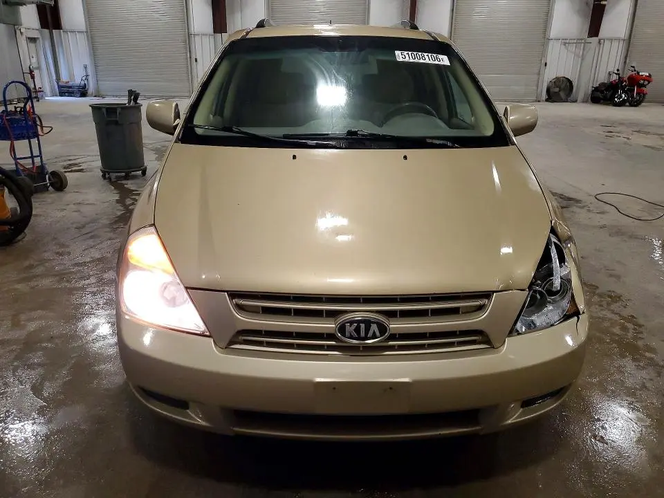 2010 KIA SEDONA BASE  