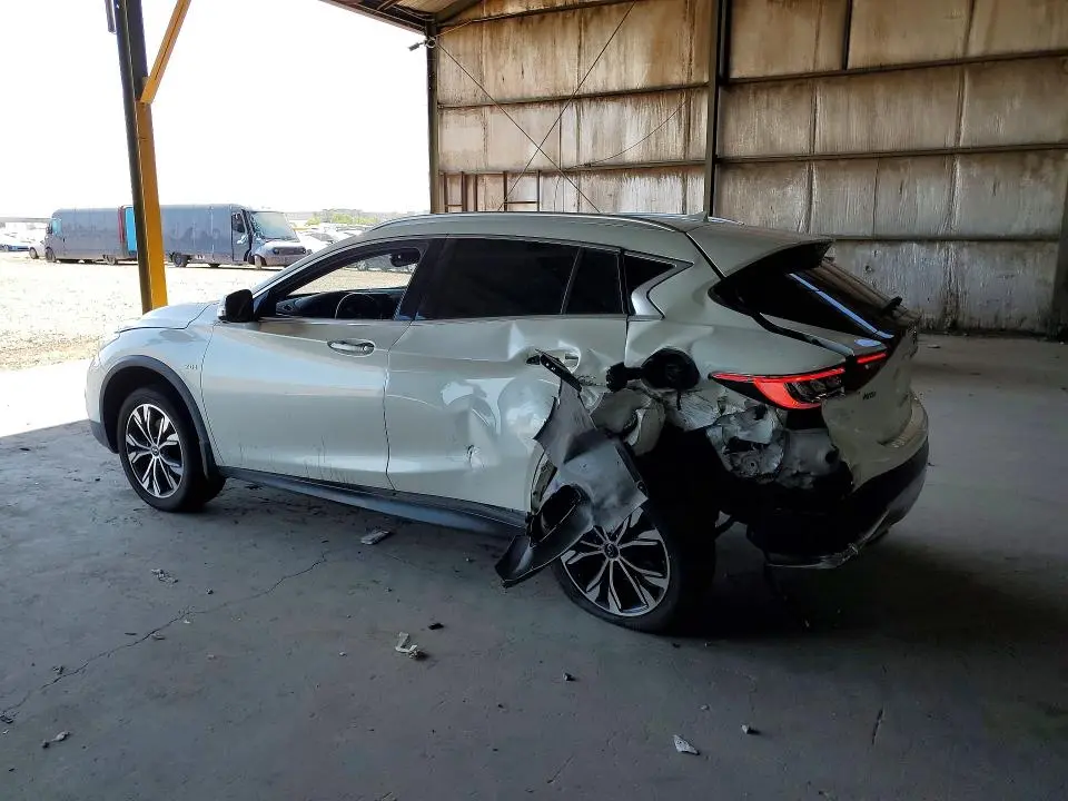 2019 INFINITI QX30 LUXE  