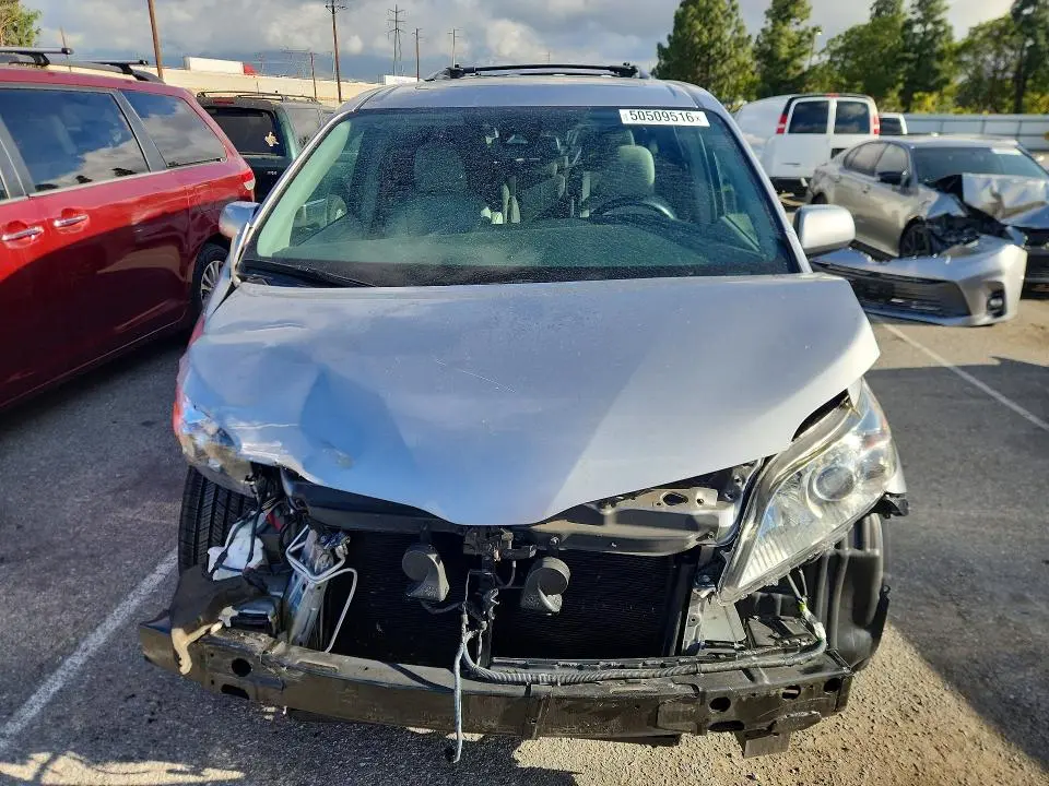 2018 TOYOTA SIENNA XLE 8-PASSENGER  