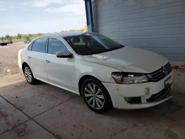 2013 VOLKSWAGEN PASSAT SE  