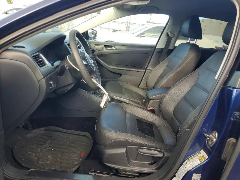 2011 VOLKSWAGEN JETTA SE  