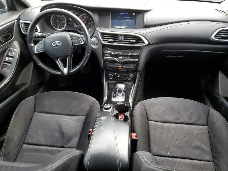 2017 INFINITI QX30 BASE  