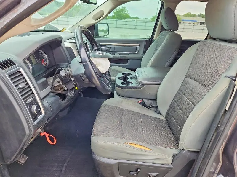 2016 RAM 1500 SLT  