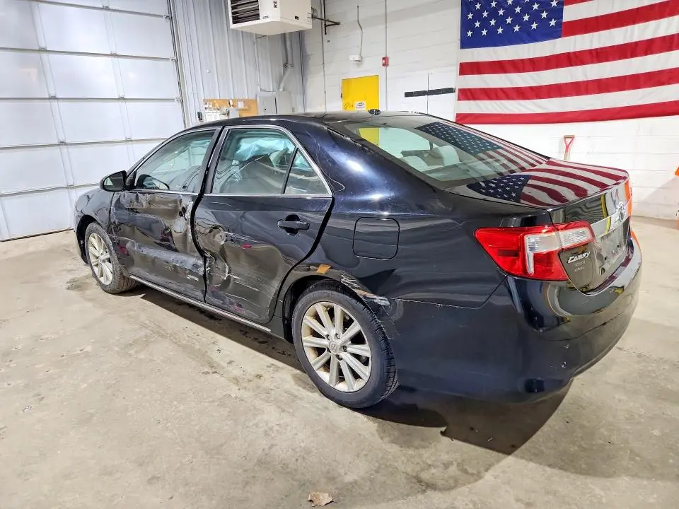 2014 TOYOTA CAMRY XLE  