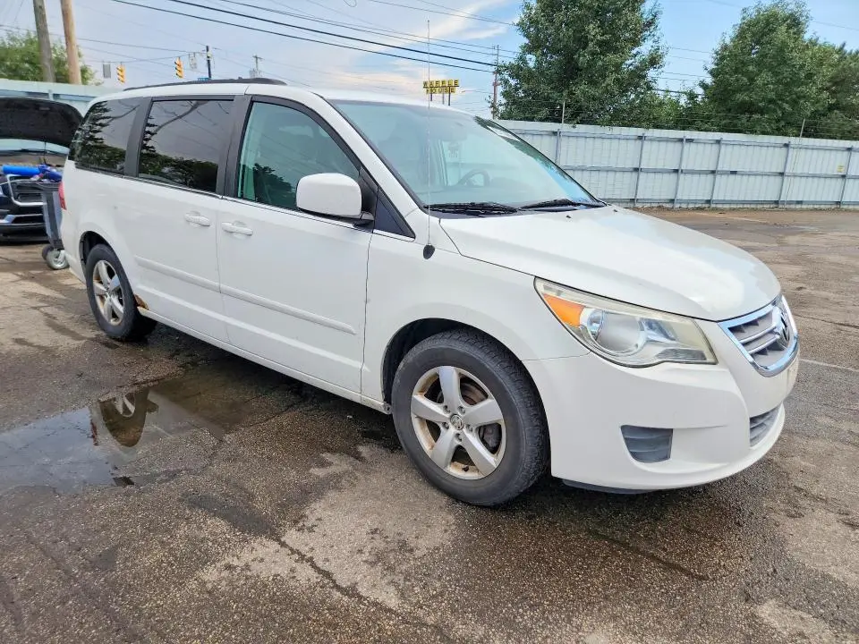 2011 VOLKSWAGEN ROUTAN SE  