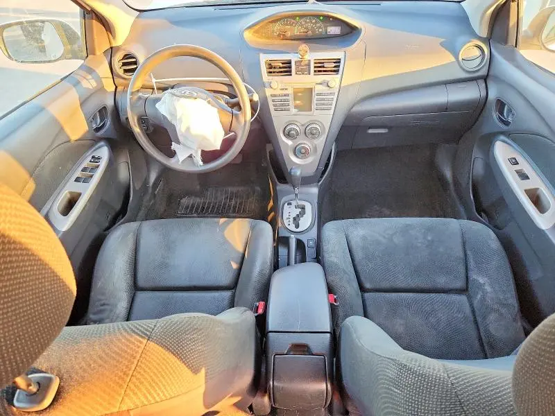 2010 TOYOTA YARIS BASE  