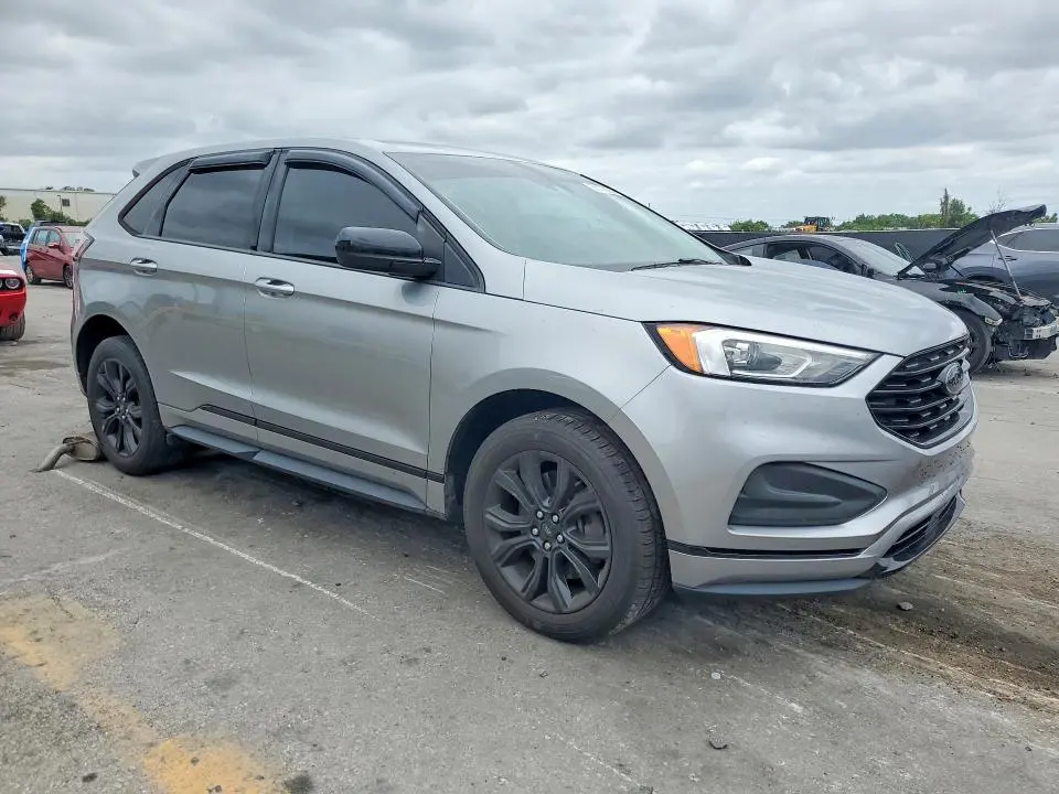 2022 FORD EDGE SE  