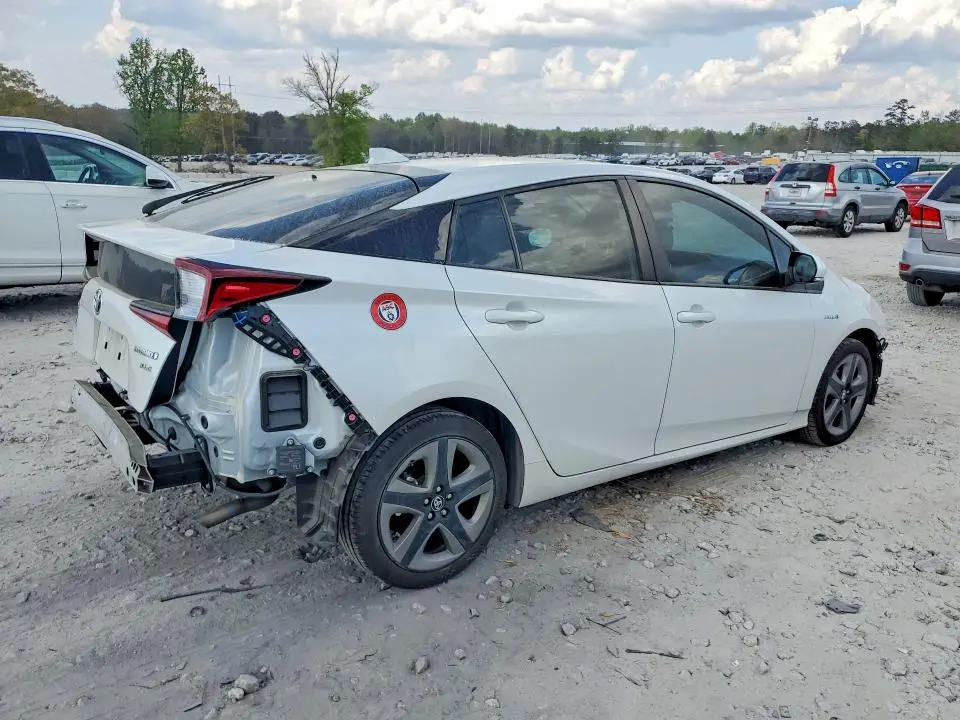2021 TOYOTA PRIUS XLE  