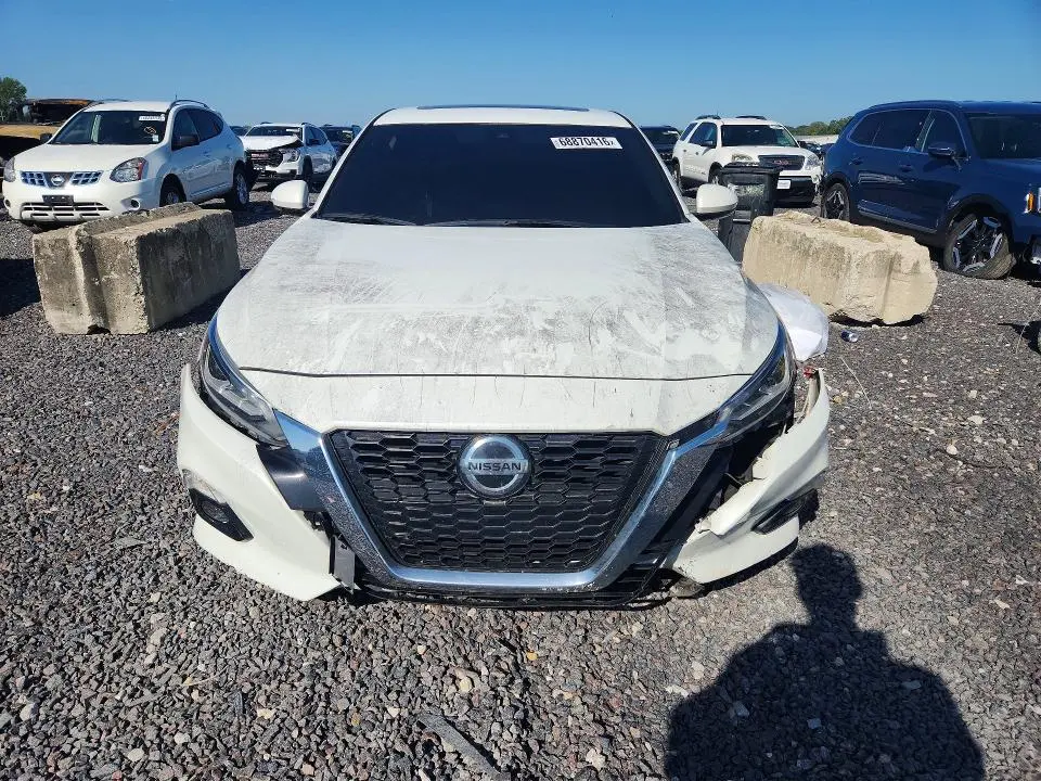 2022 NISSAN ALTIMA SL  
