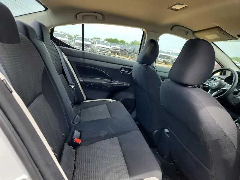 2022 NISSAN VERSA SV  